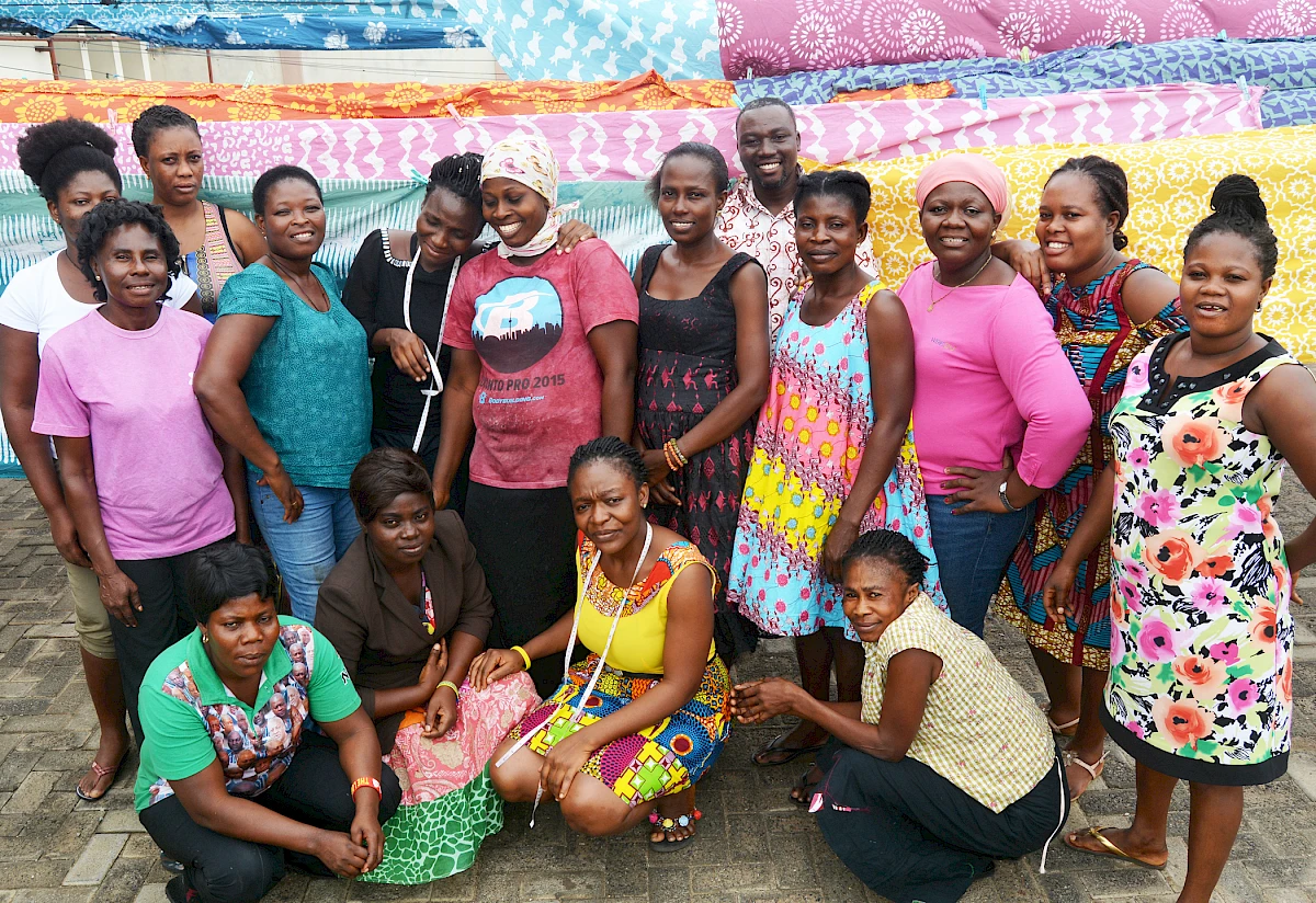 Frauen vom Ashaiman Batik- und Nähzentrum