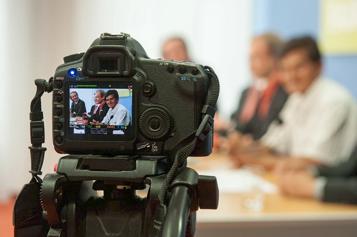 Foto bei Pressekonferenz